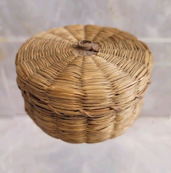 Vtg Miniature Native Hand Made Sweet Grass Woven Basket w/Lid Small Round Boho - Image 2