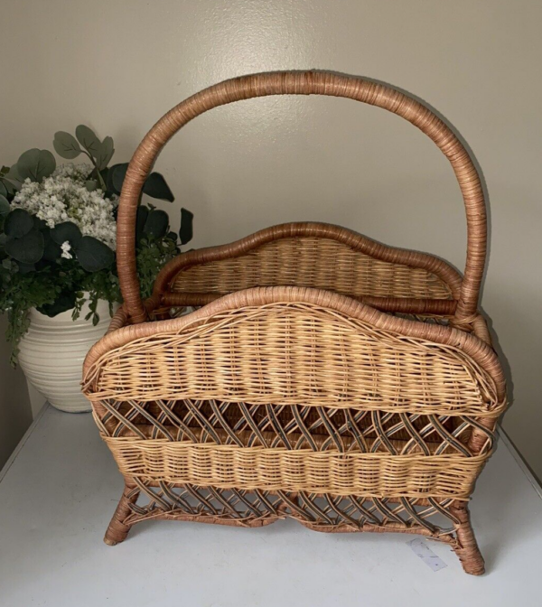 VTG Natural Tan Rattan Wicker Weaved Footed W/ Handle Magazine Basket Boho - Image 2