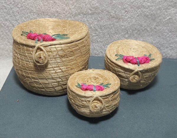 Vtg Small Grass Nesting Baskets w/ Lids Set of 3 Boho Jewelry Trinket Storage - Image 2