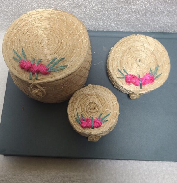 Vtg Small Grass Nesting Baskets w/ Lids Set of 3 Boho Jewelry Trinket Storage - Image 3