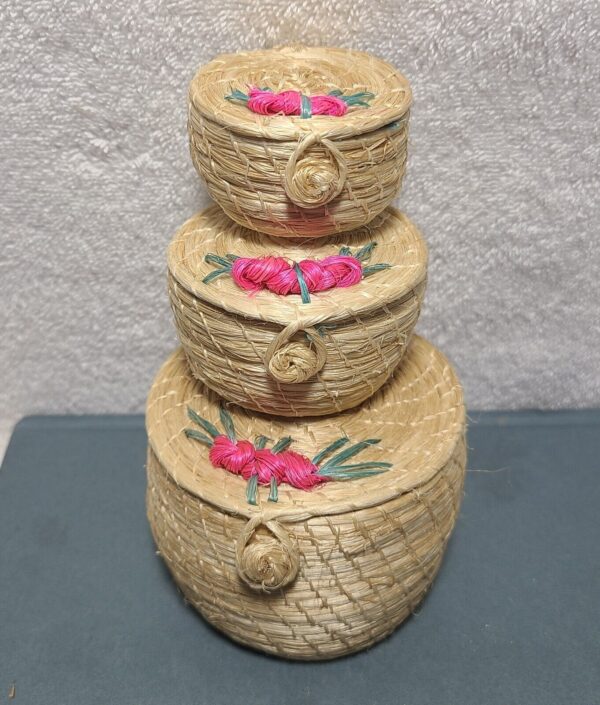 Vtg Small Grass Nesting Baskets w/ Lids Set of 3 Boho Jewelry Trinket Storage