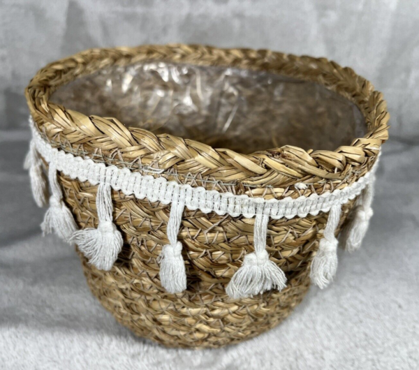 Vtg Small Round Natural Woven Wicker Planter Basket Boho Home Decor White Fringe - Image 3