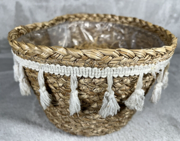 Vtg Small Round Natural Woven Wicker Planter Basket Boho Home Decor White Fringe - Image 4