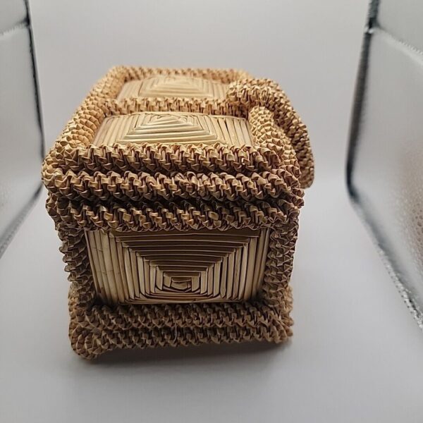 Vtg Straw Wicker Casket Basket Trinket Box Boho Decor - Image 2