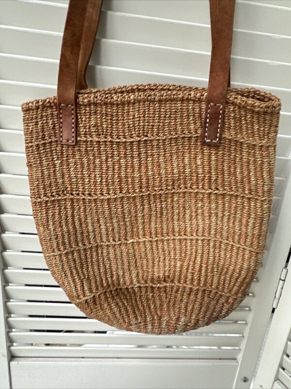 Vtg Woven Raffia Bucket Basket Leather Bead Handles Sisal Market Jute Tote Bag - Image 2