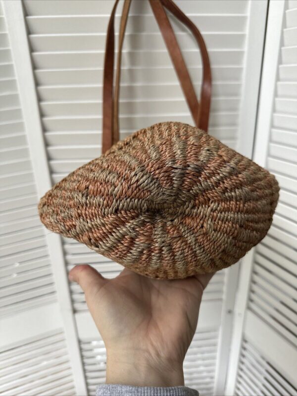 Vtg Woven Raffia Bucket Basket Leather Bead Handles Sisal Market Jute Tote Bag - Image 4