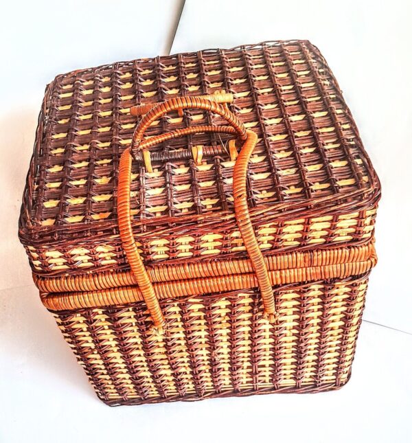 VTG Woven Wicker Rattan BOHO Picnic Storage Basket Case w/ Folding Handles - Image 2