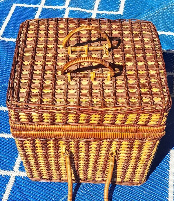 VTG Woven Wicker Rattan BOHO Picnic Storage Basket Case w/ Folding Handles - Image 3