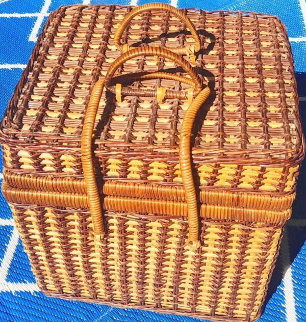 VTG Woven Wicker Rattan BOHO Picnic Storage Basket Case w/ Folding Handles