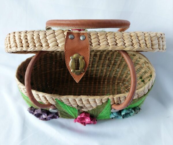 Whimsical BOHO STRAW Vintage 'PICNIC BASKET" Handbag Purse w/ 3 D Flowers - Image 3