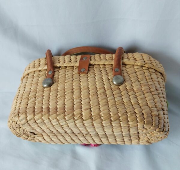 Whimsical BOHO STRAW Vintage 'PICNIC BASKET" Handbag Purse w/ 3 D Flowers - Image 4