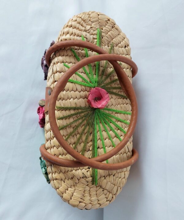 Whimsical BOHO STRAW Vintage 'PICNIC BASKET" Handbag Purse w/ 3 D Flowers - Image 5