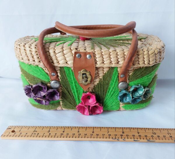 Whimsical BOHO STRAW Vintage 'PICNIC BASKET" Handbag Purse w/ 3 D Flowers - Image 6