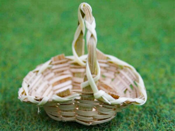 Woven Bamboo Basket With A Handle Tumdee 1:12 Scale Dolls House Miniature Do - Image 2