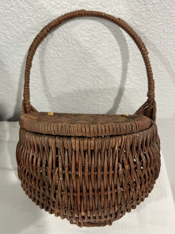 Woven Wall Hanging Basket With Hinged Lid, Vintage Country Boho - Image 4