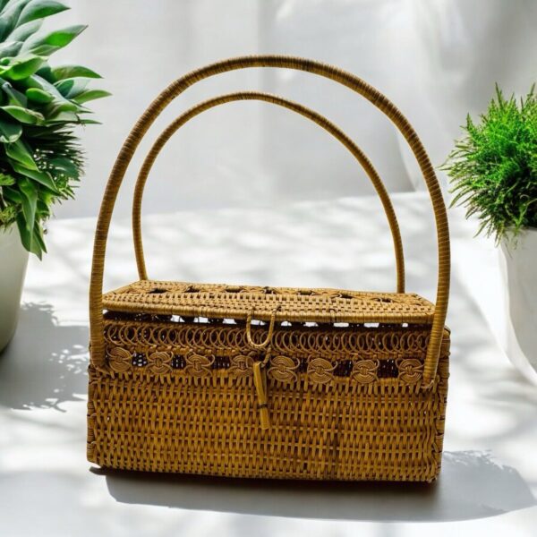 Woven Wicker Basket Bag Lock Boho Cottagecore Girl Picnic Vintage