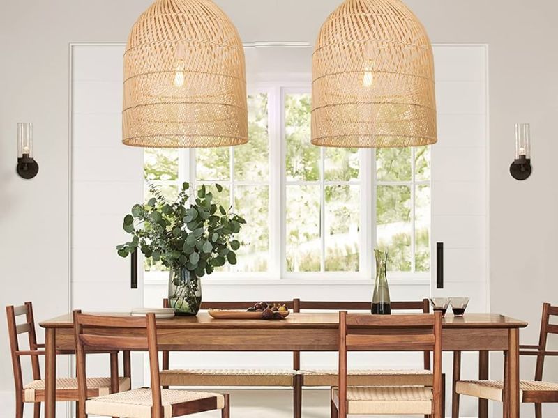 Bell-shaped rattan pendants 